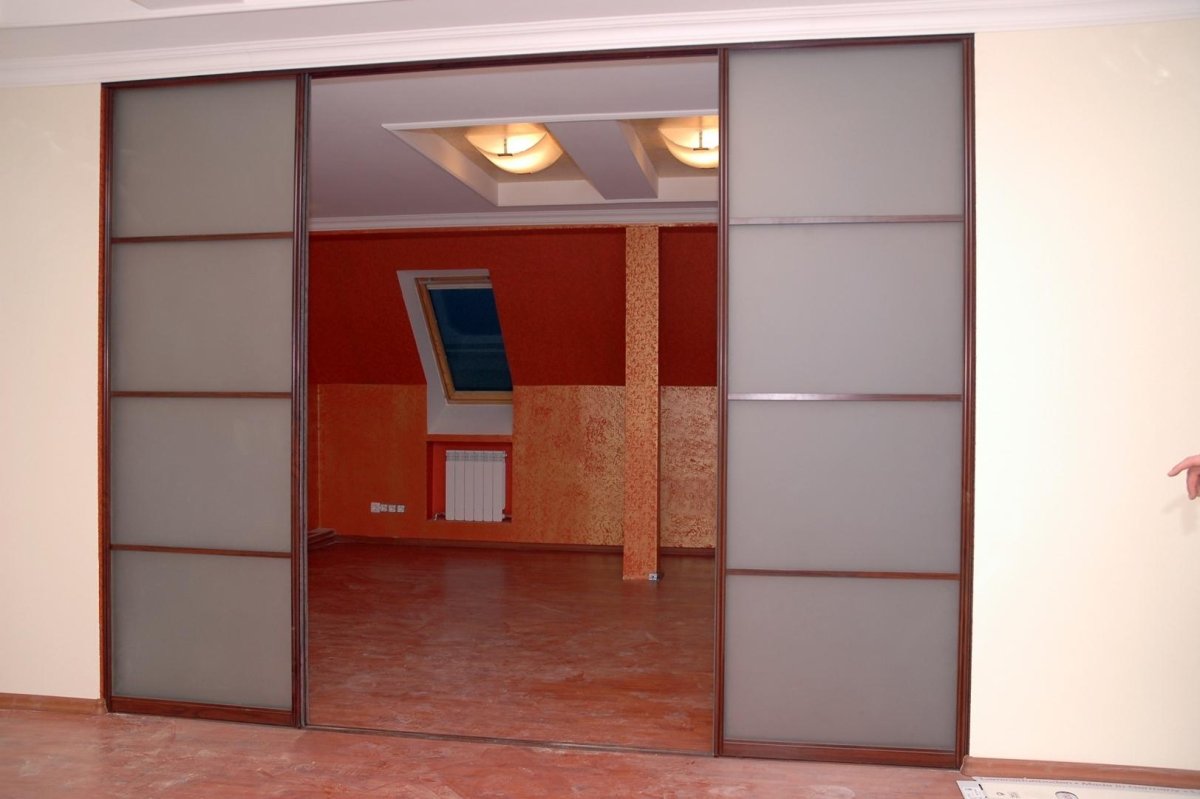 Шкаф встроенный двухсторонний