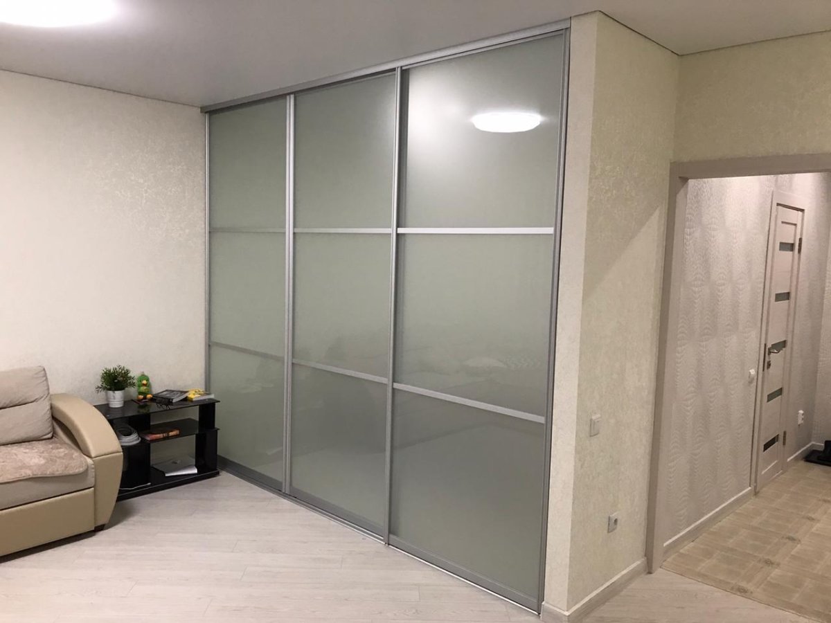 Шкаф в межкомнатной стене