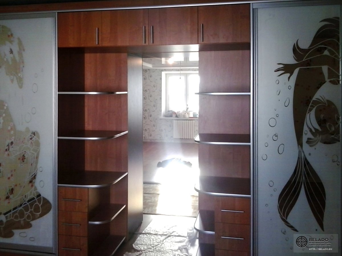 Шкаф встроенный двухсторонний