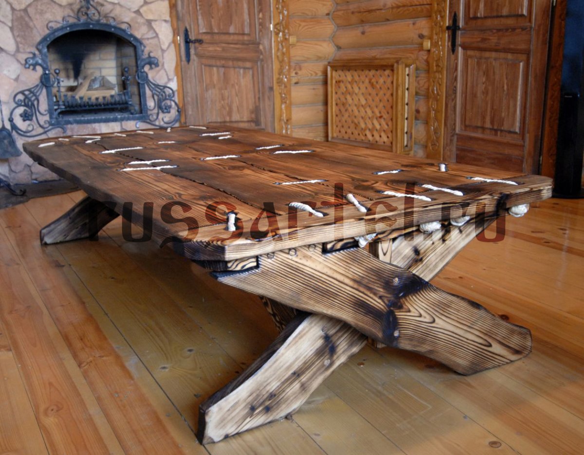 Стол из дерева