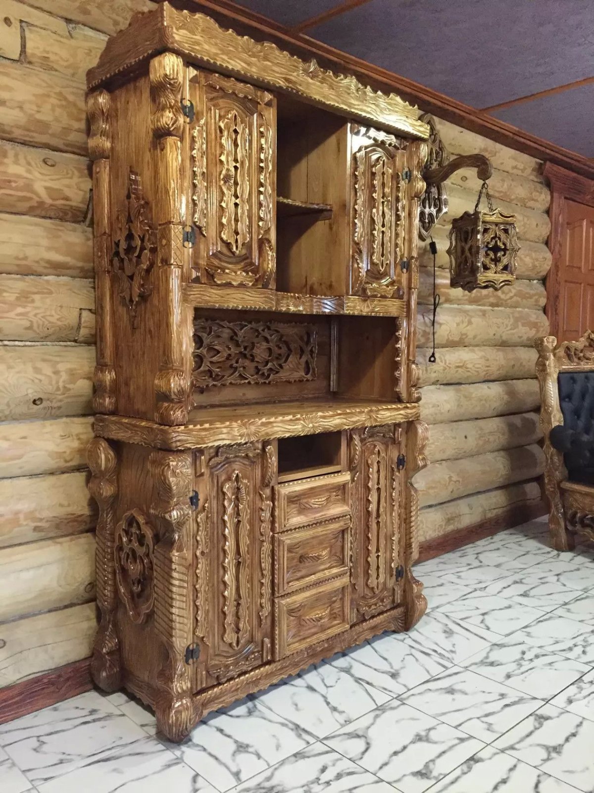 Стол из состаренного дерева