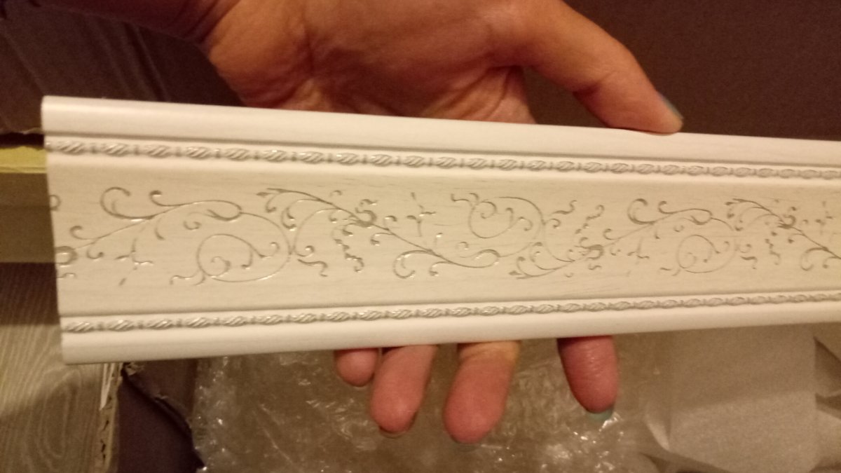 Приклеивание молдинга