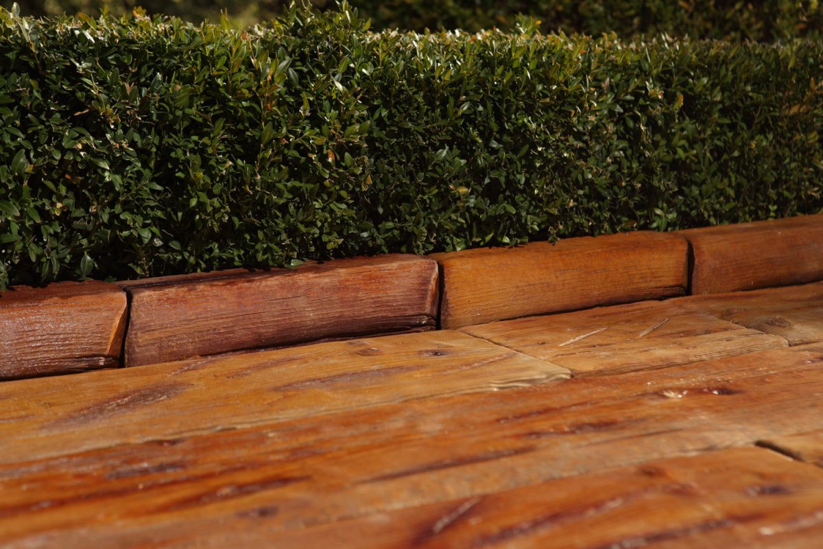 Деревянный бордюр для дорожки