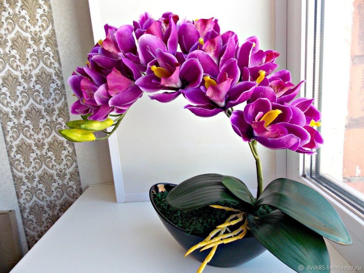 Композиция из искусственных орхидей