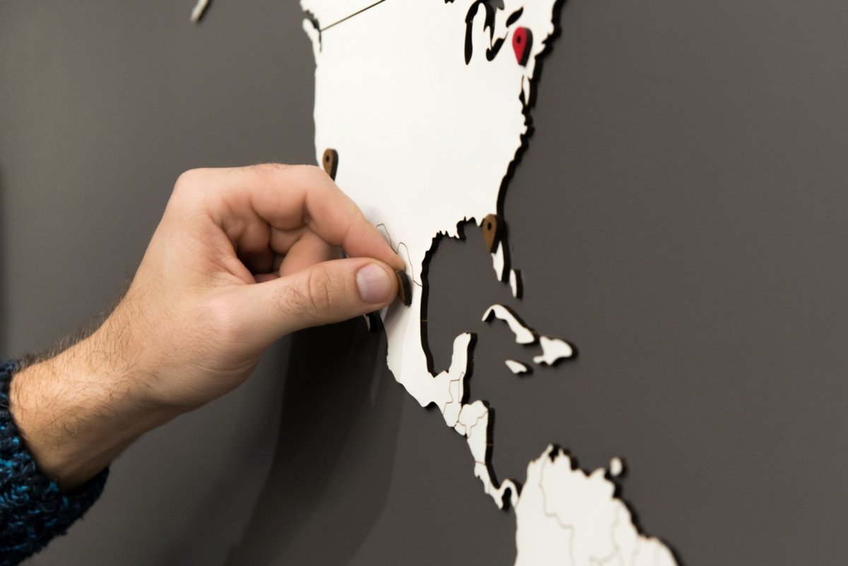 Карта мира из дерева