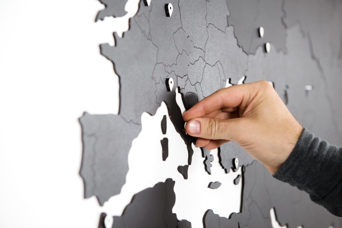 Карта на дереве на стену