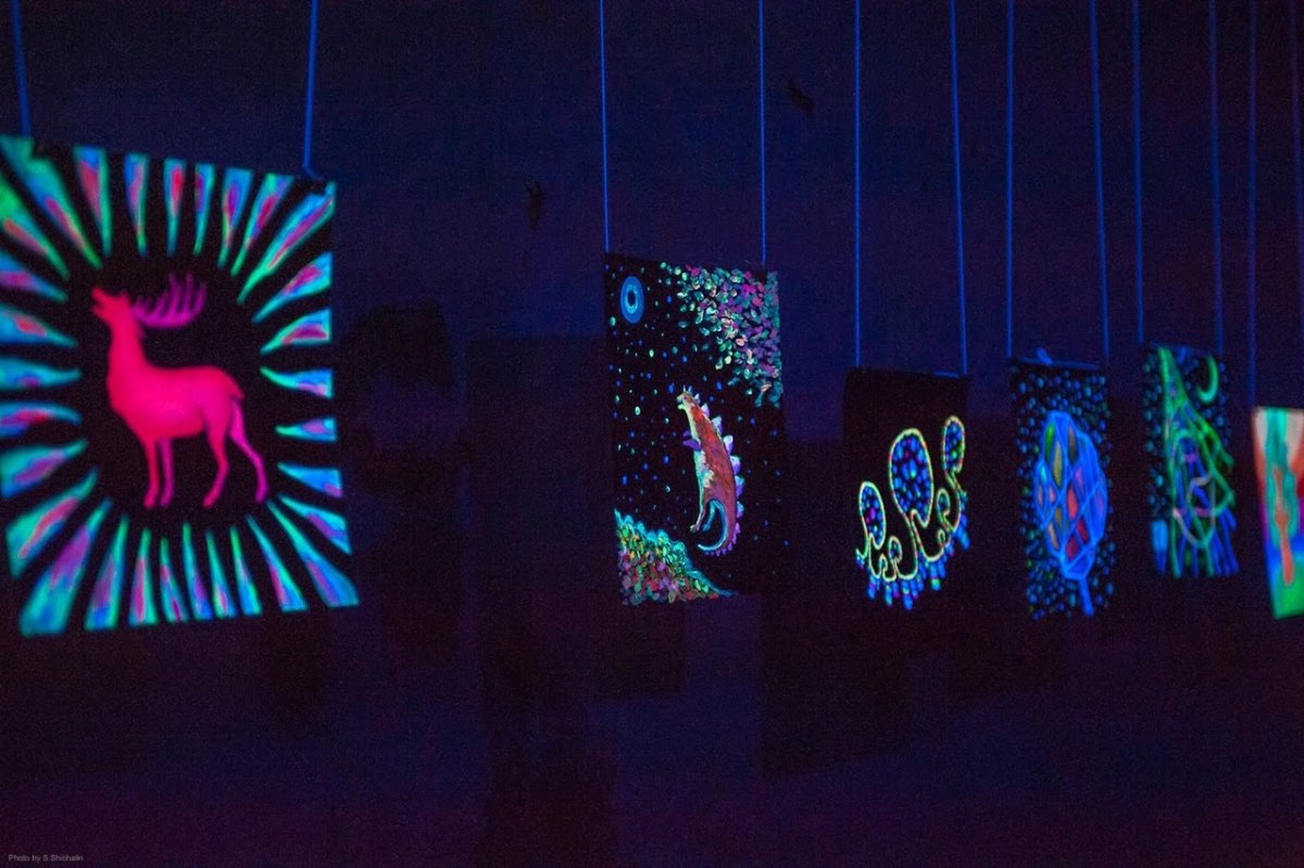 Рисование светящимися красками