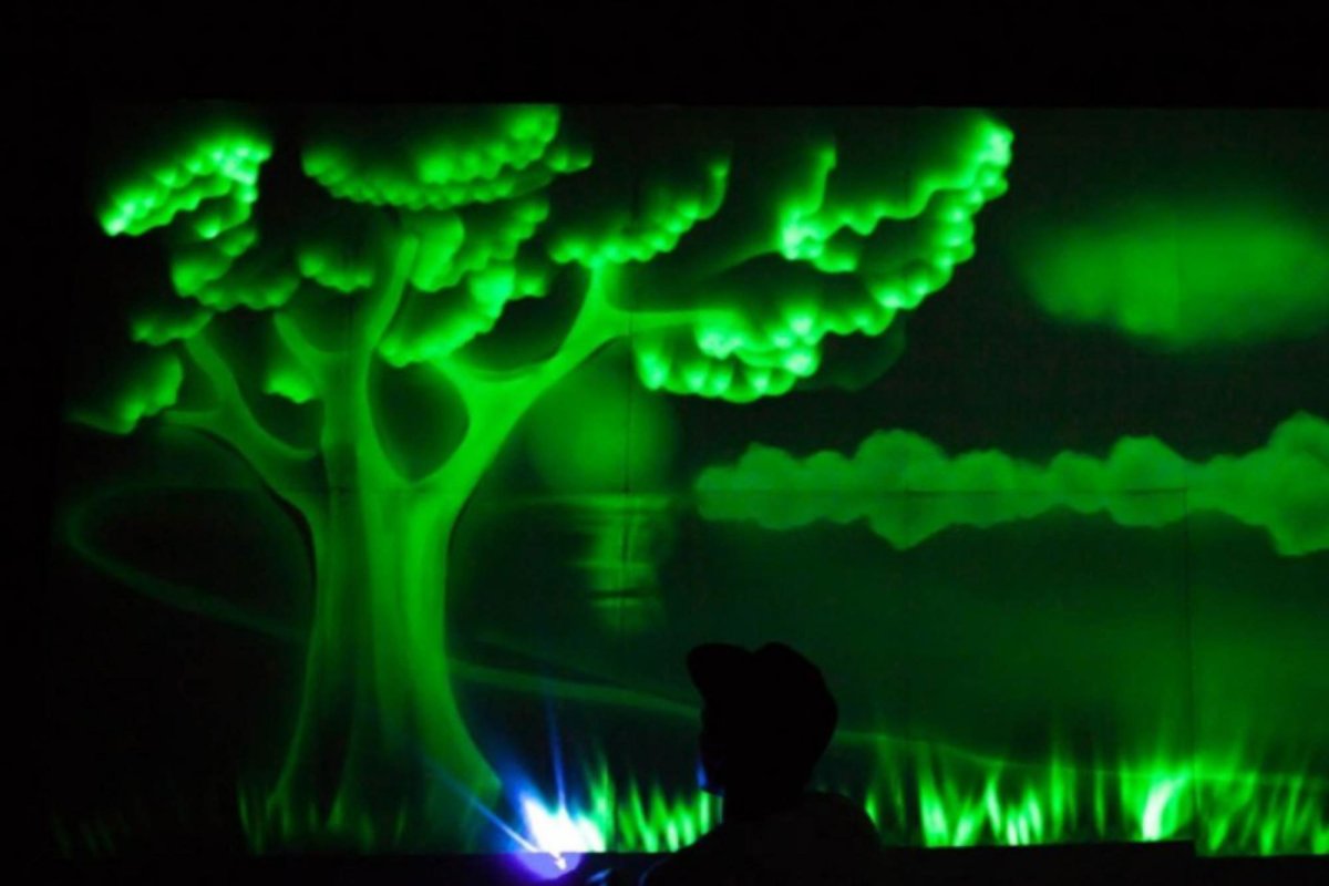 Картины светящимися красками