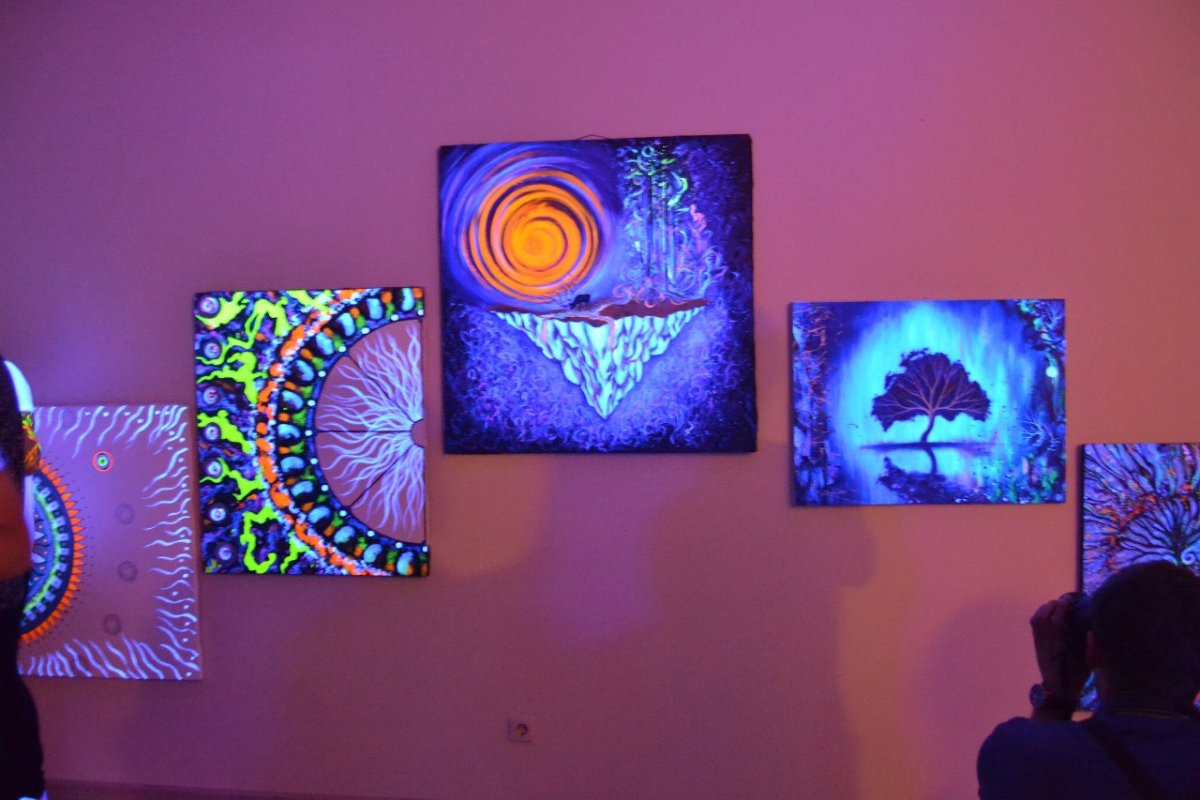 Шоу световых картин дерево