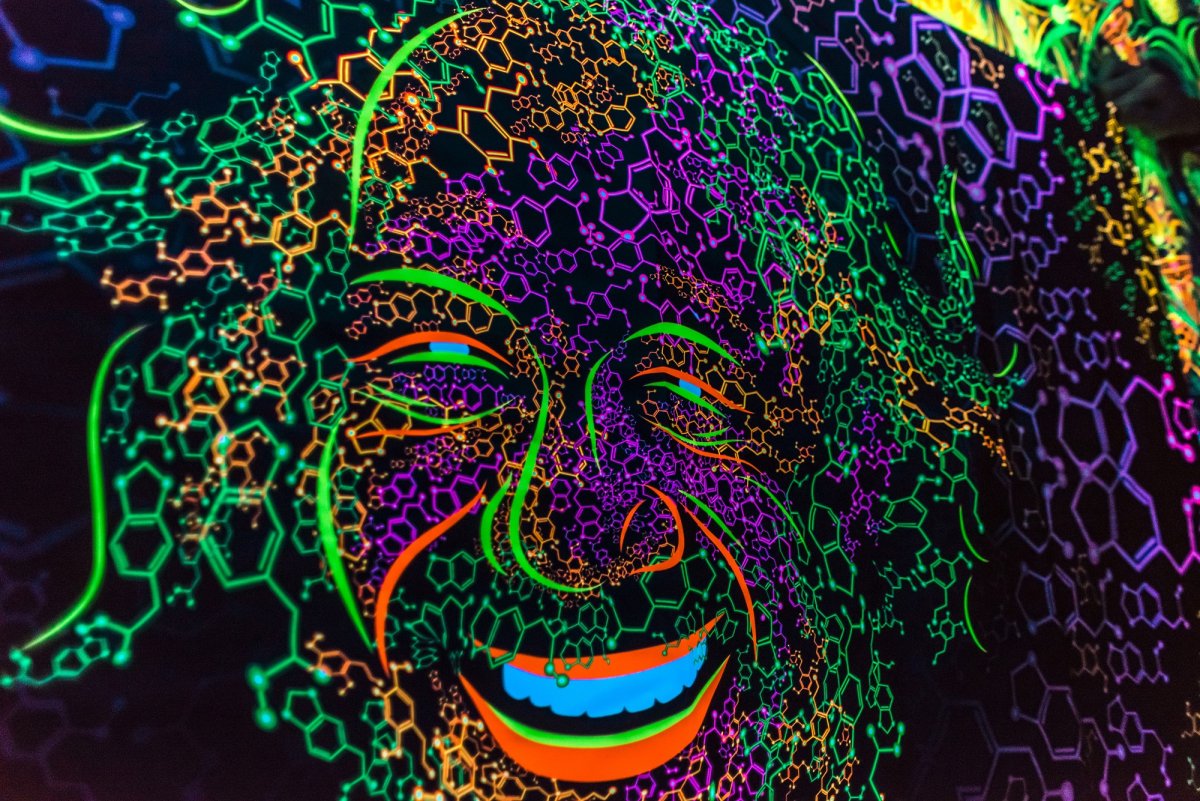 Рисуем флуоресцентными красками