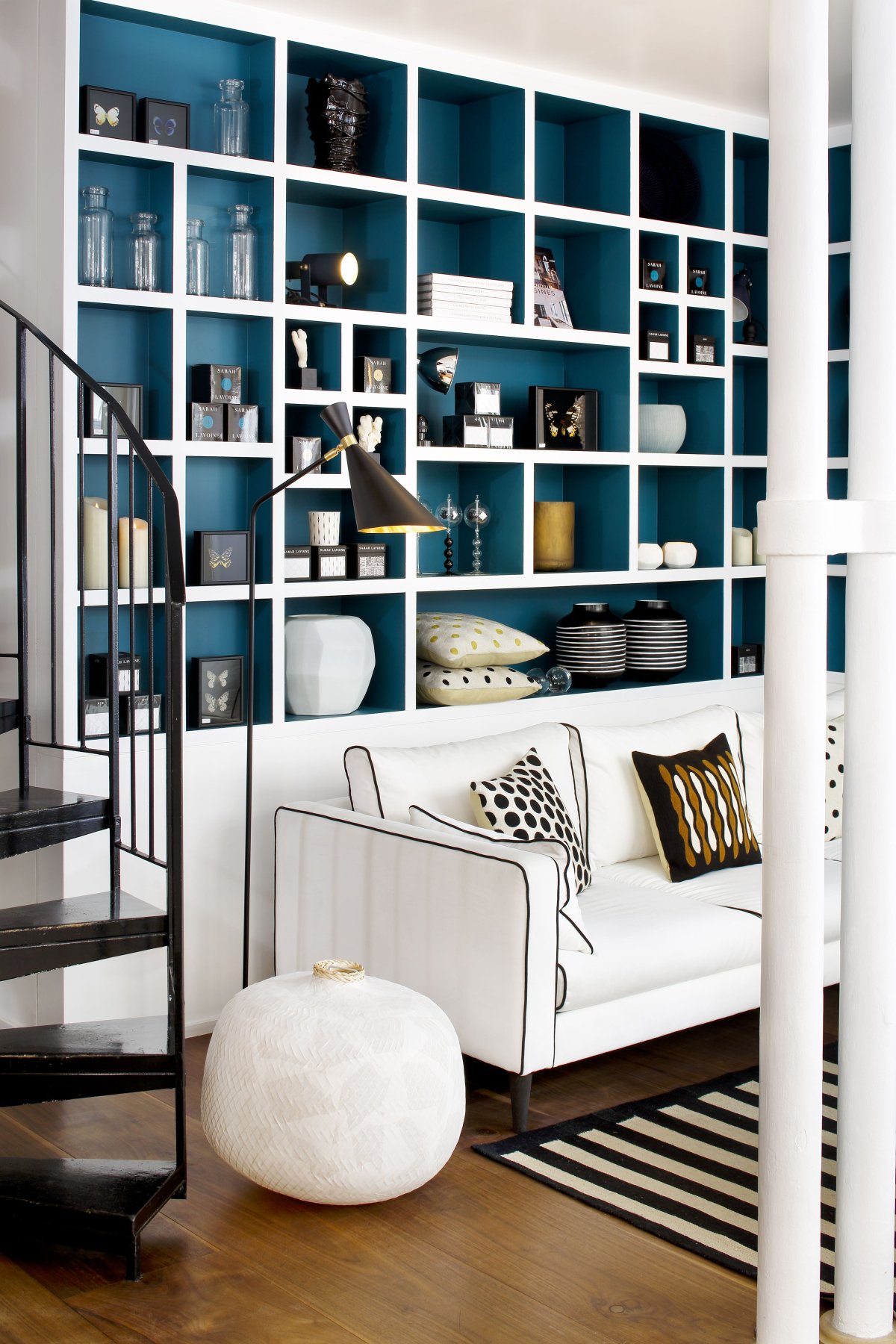 Декоративная ниша в стене