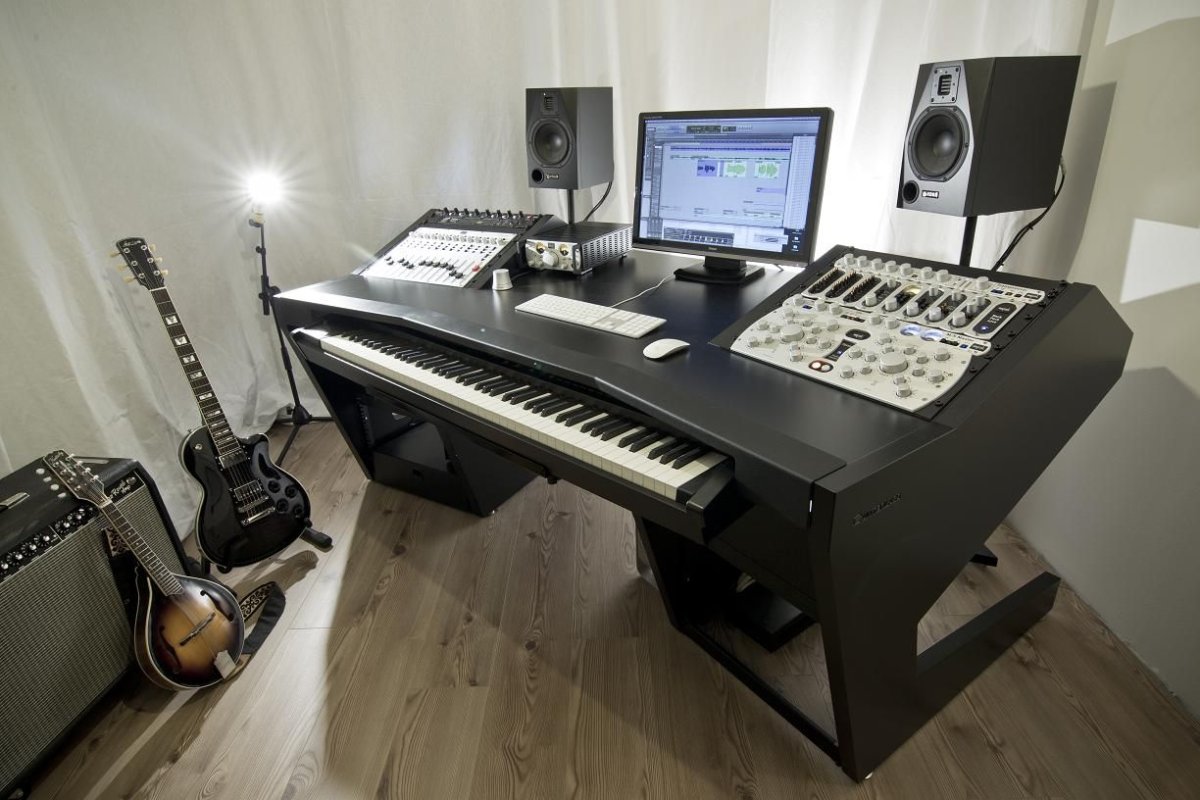 Стол звукорежиссера