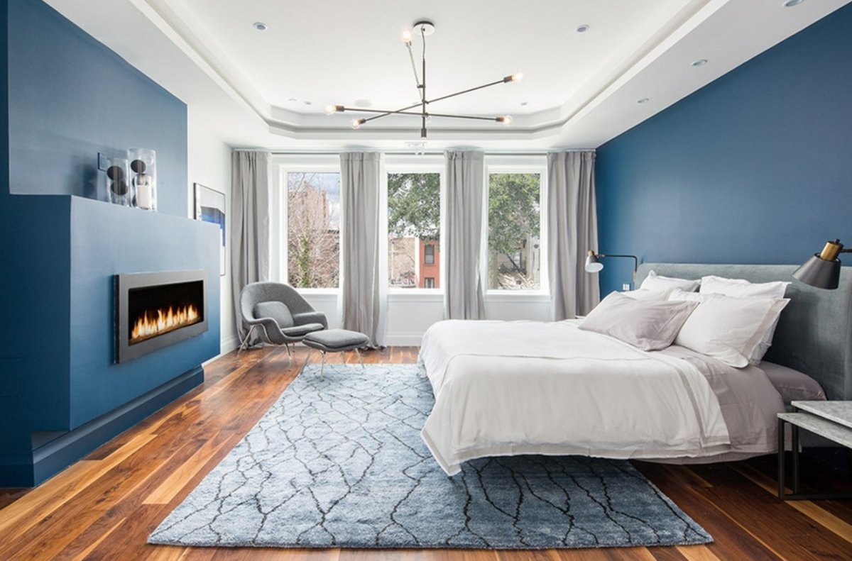 Синяя кровать