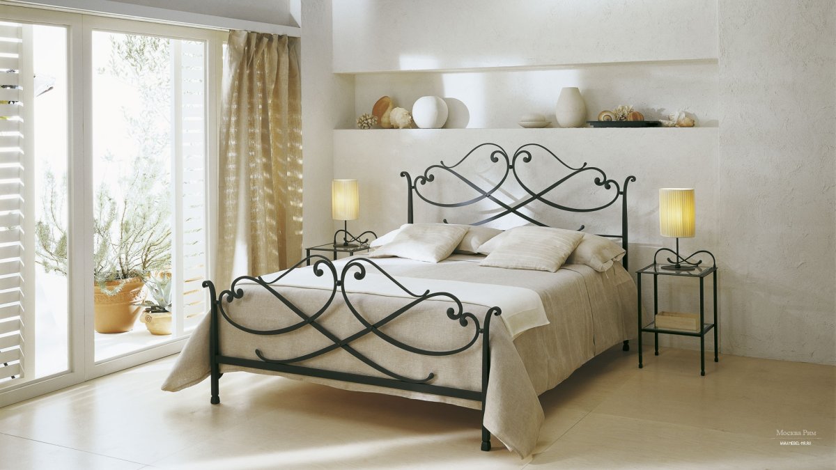 Красивая кованная кровать