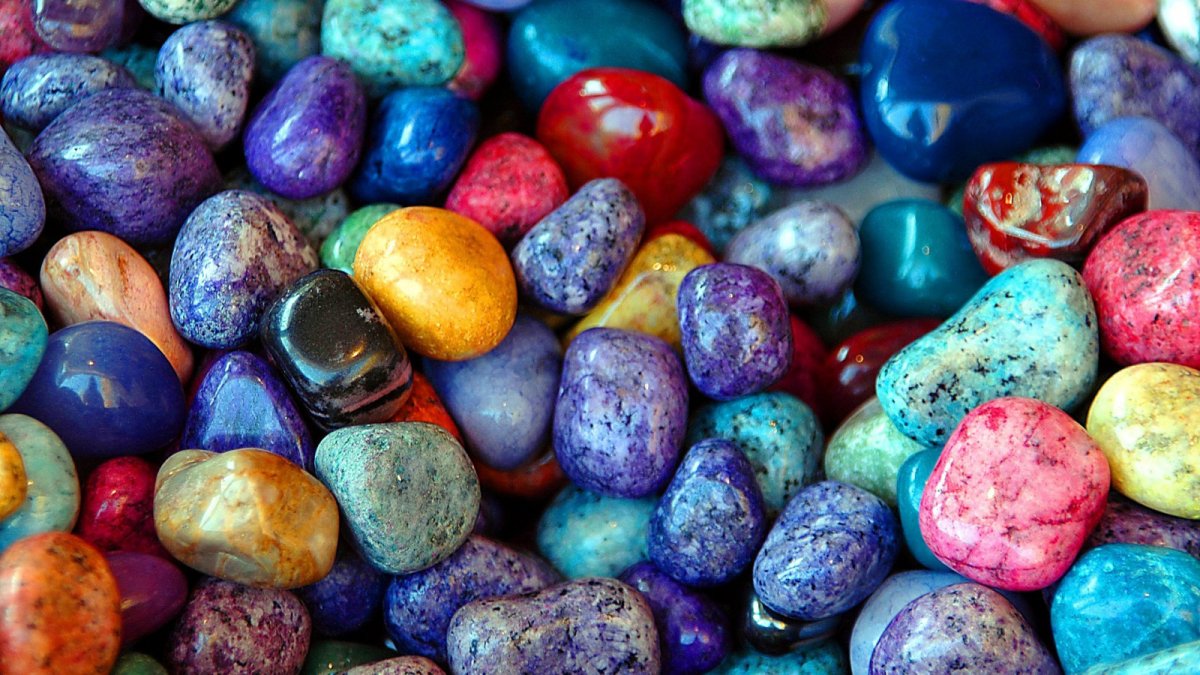 Разноцветные камни
