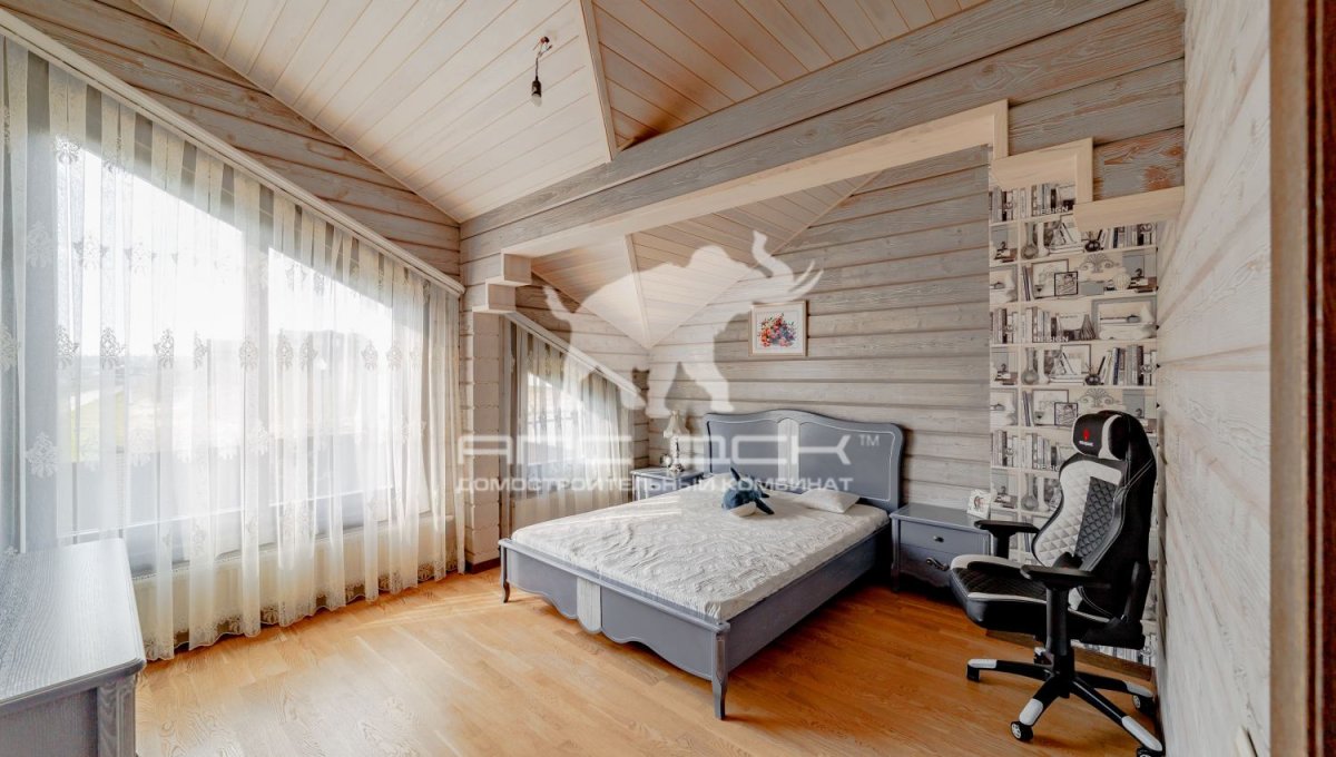 Перегородка из имитации бруса в деревянном доме