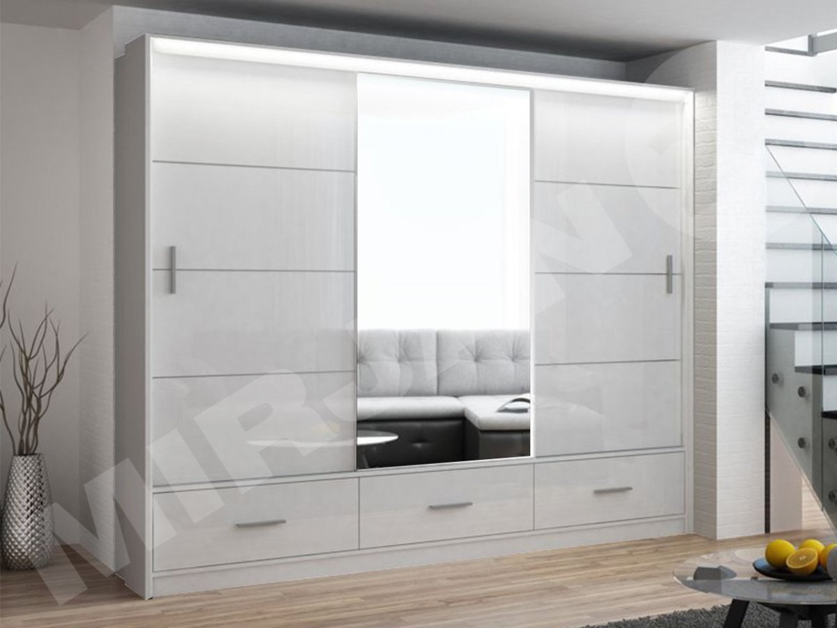 Светлый шкаф купе в спальню