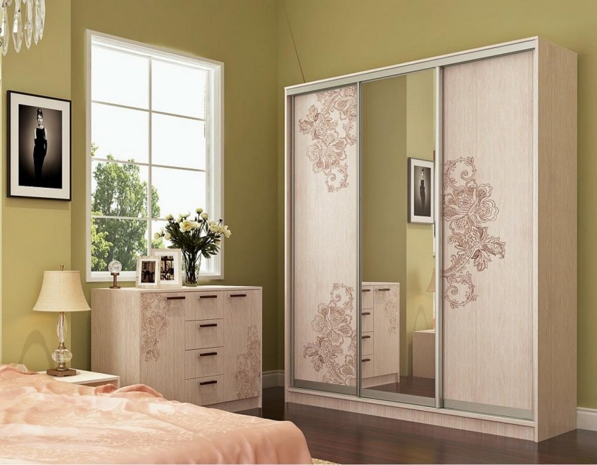 Угловой шкаф с комодом в спальню