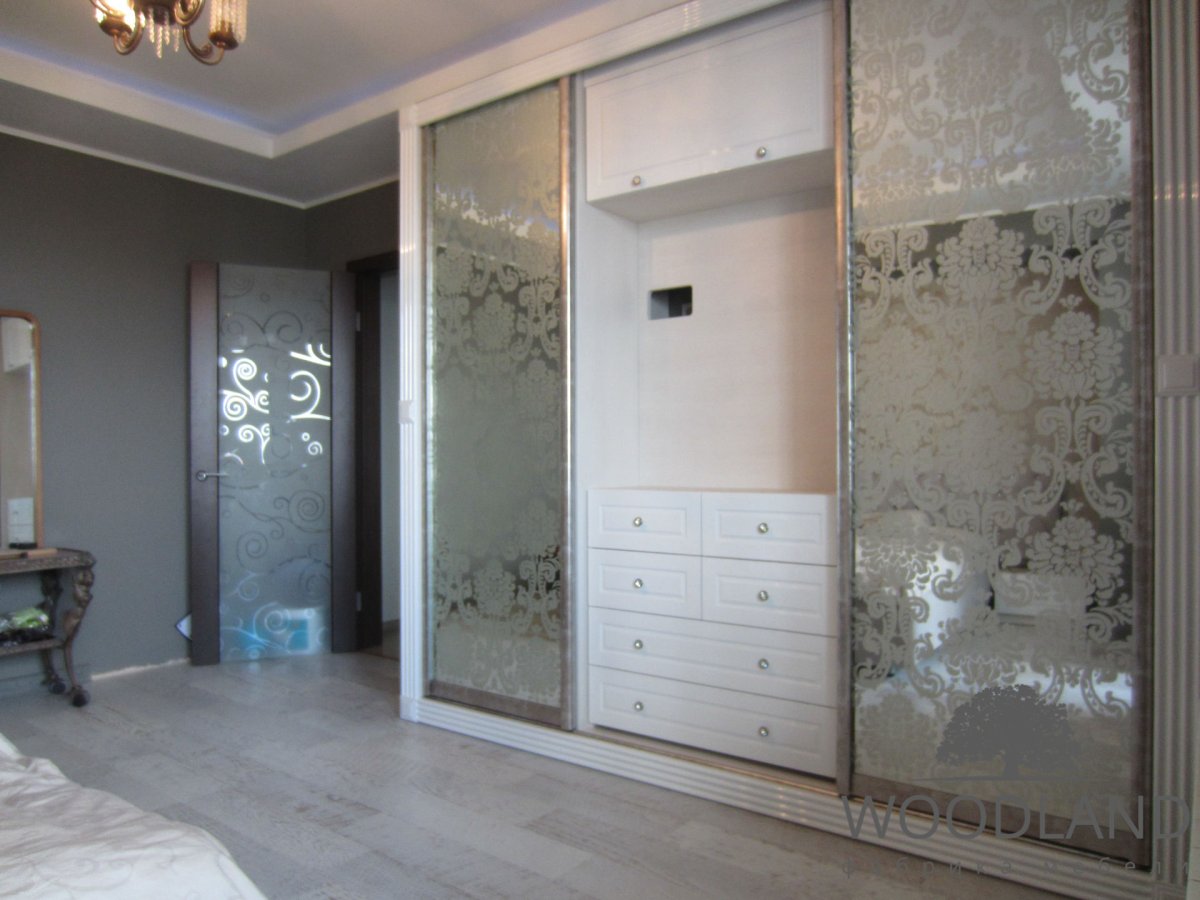 Дизайнерские шкафы в спальню