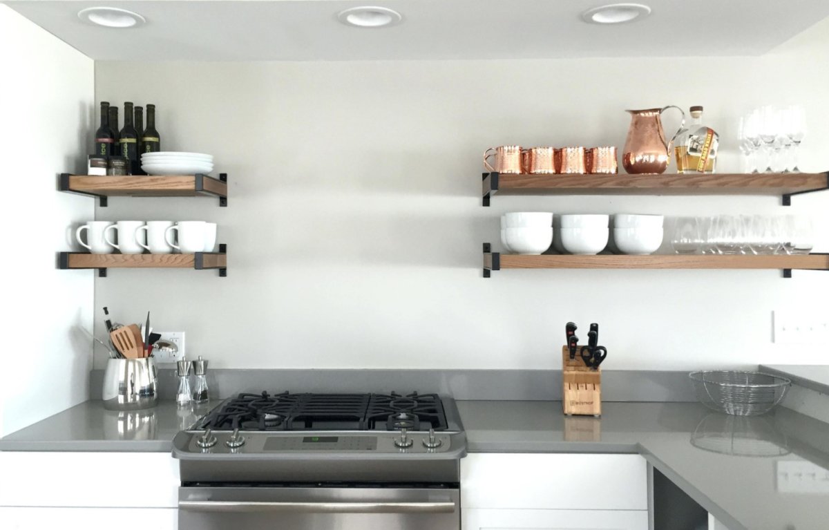 Кухня серая с деревом в современном стиле