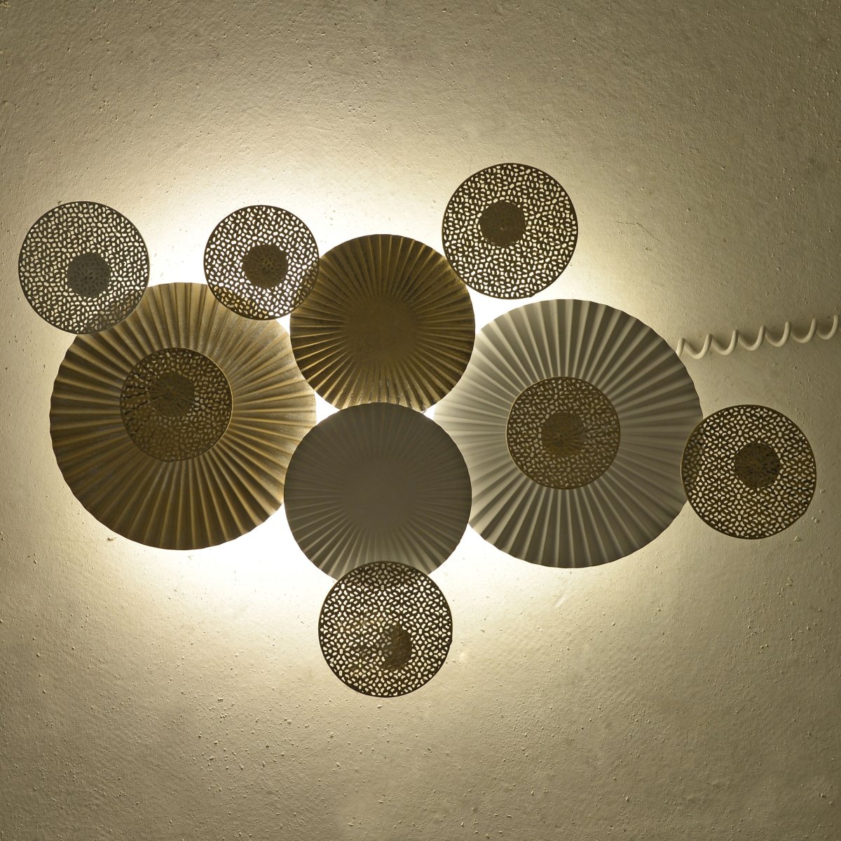 Настенный декор с подсветкой