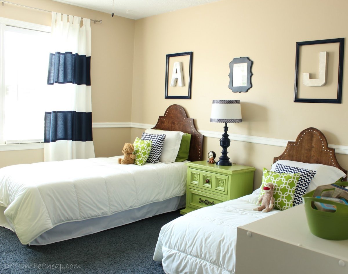 Детская спальня с двумя кроватями