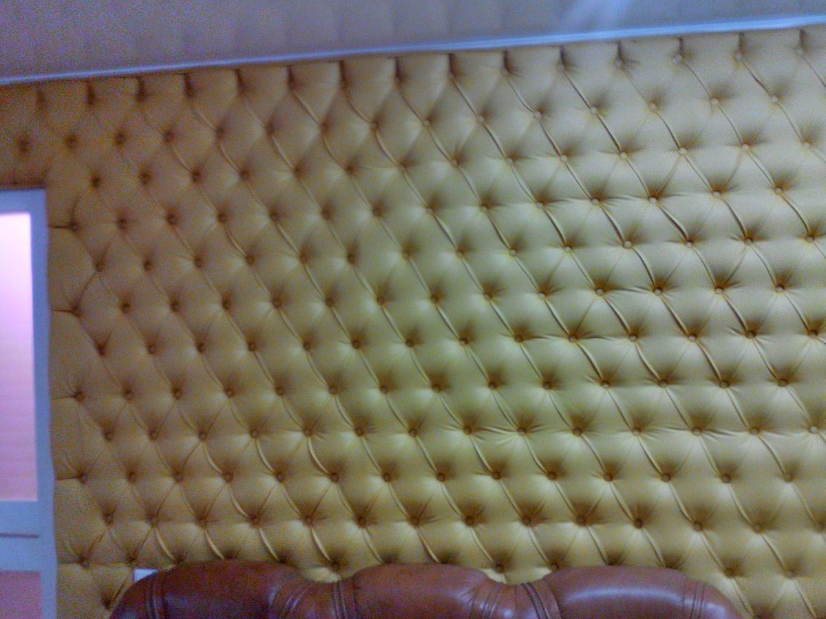 Мягкие панели с каретной стяжкой на стену