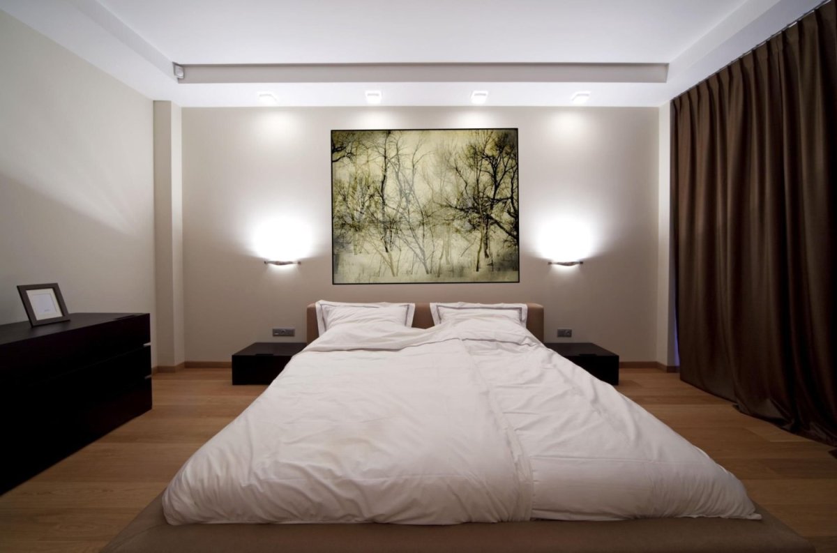 Современная спальня с подсветкой