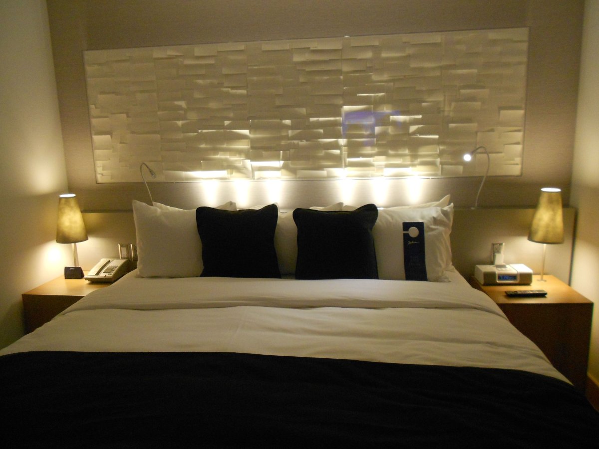 Стильные светильники для спальни