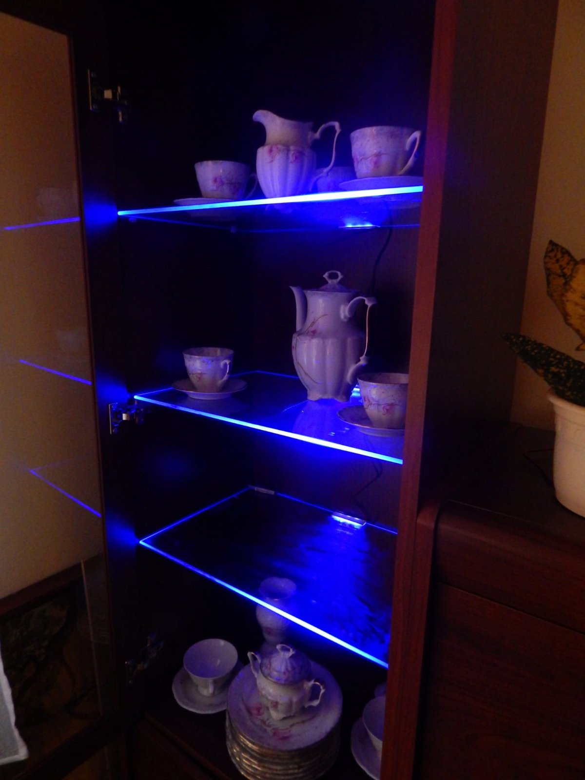 Подсветка шкафа