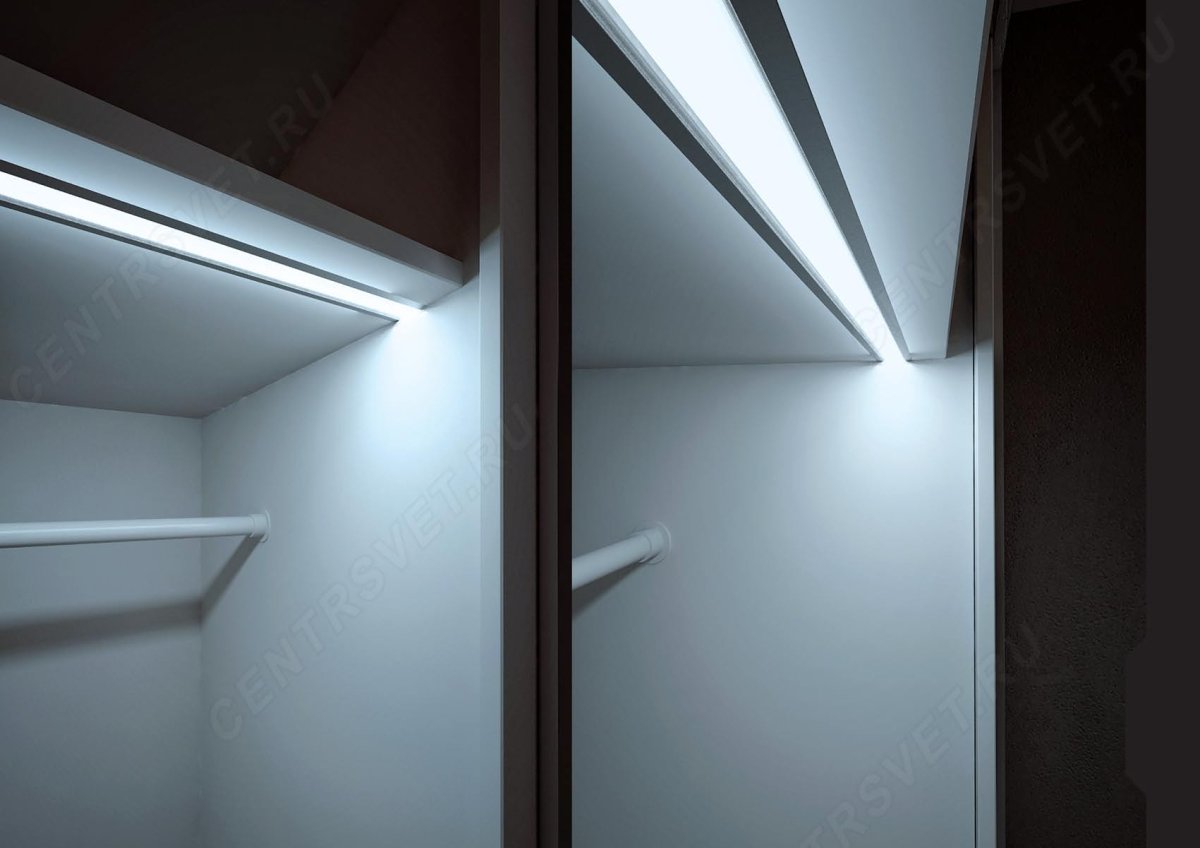 Гардеробная с подсветкой полок