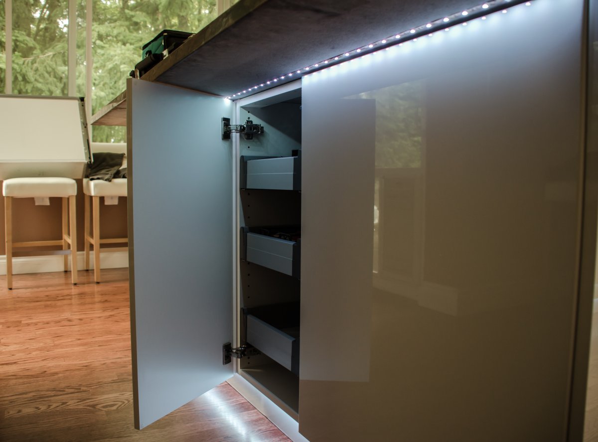 Подсветка шкафа