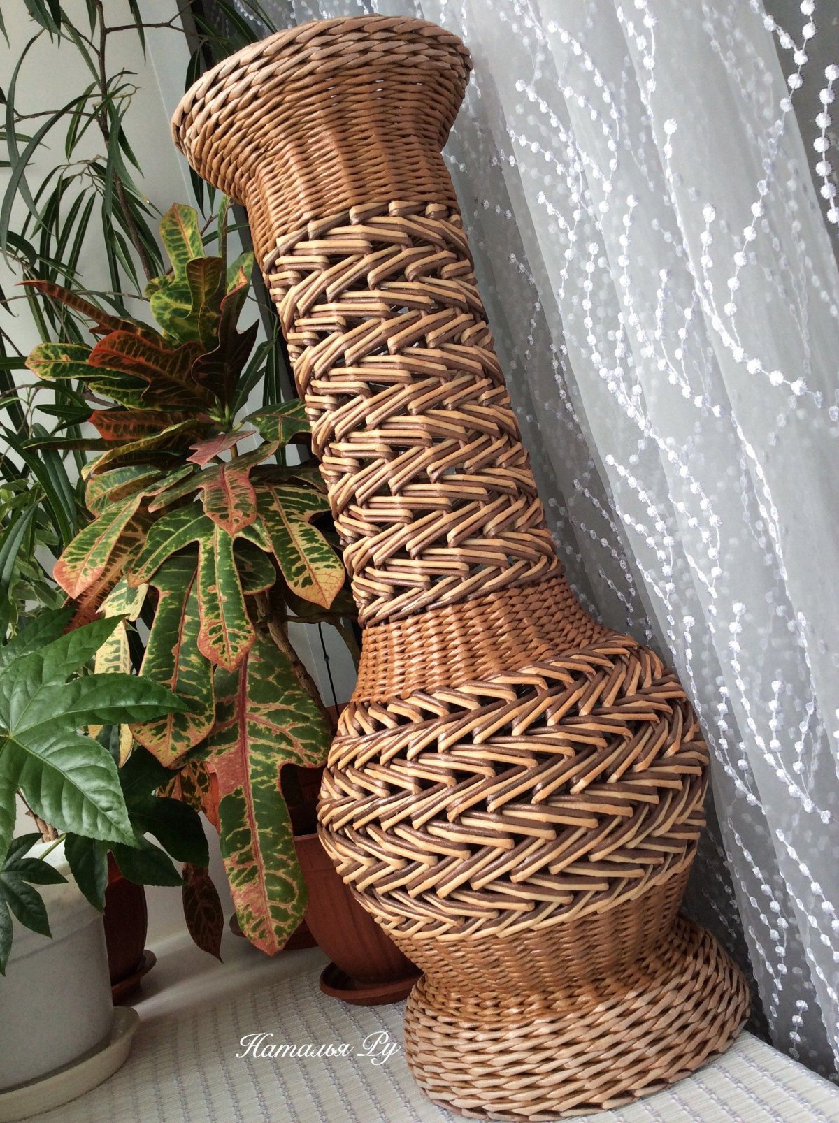 Напольные вазы для интерьера