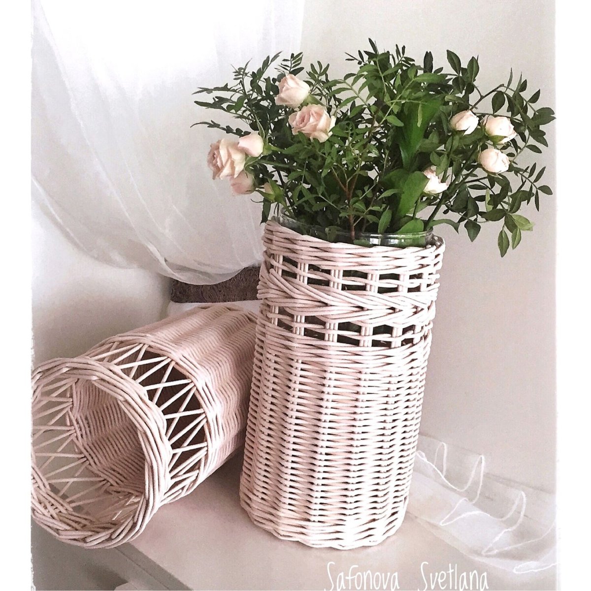 Ваза соломенная с цветами