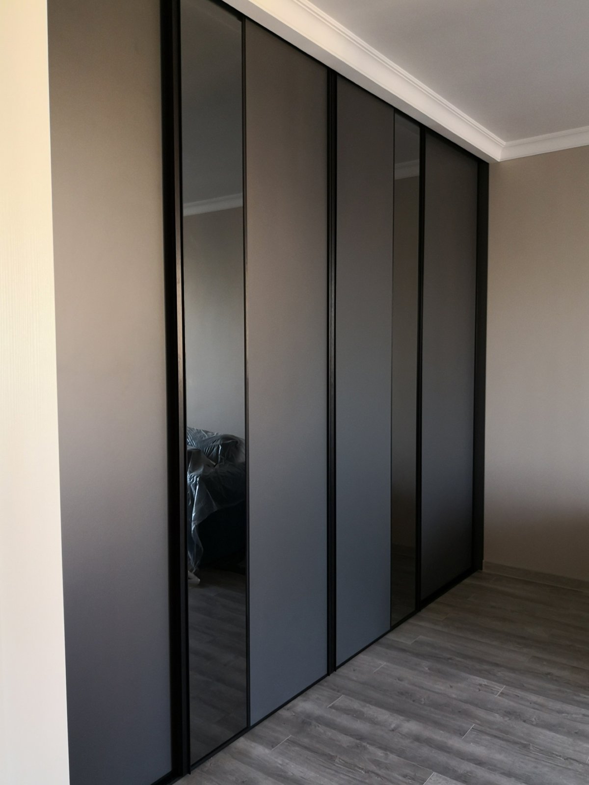 Зеркало графит в интерьере