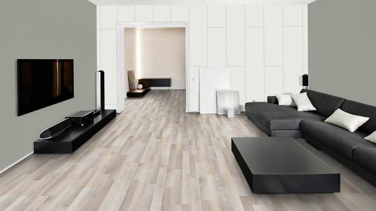 Черный тонкий плинтус в интерьере