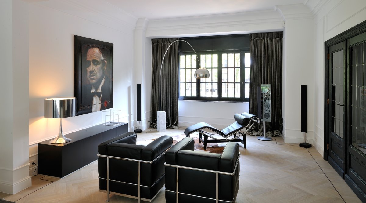 Крашеный плинтус в интерьере