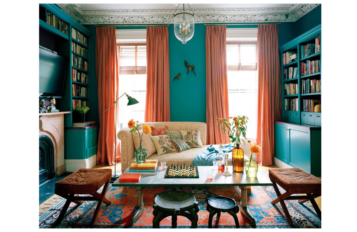 Гостиная в шоколадно-бирюзовых тонах