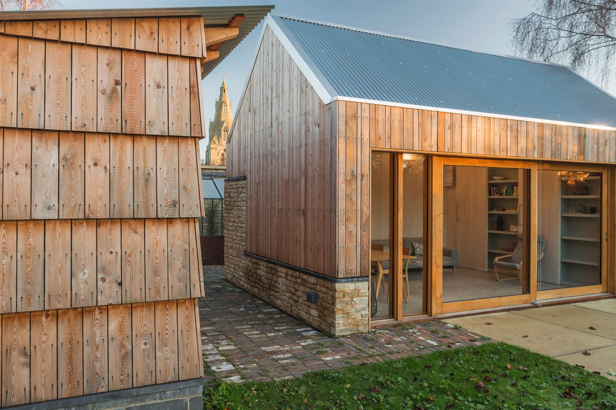 Сарай из необрезной доски