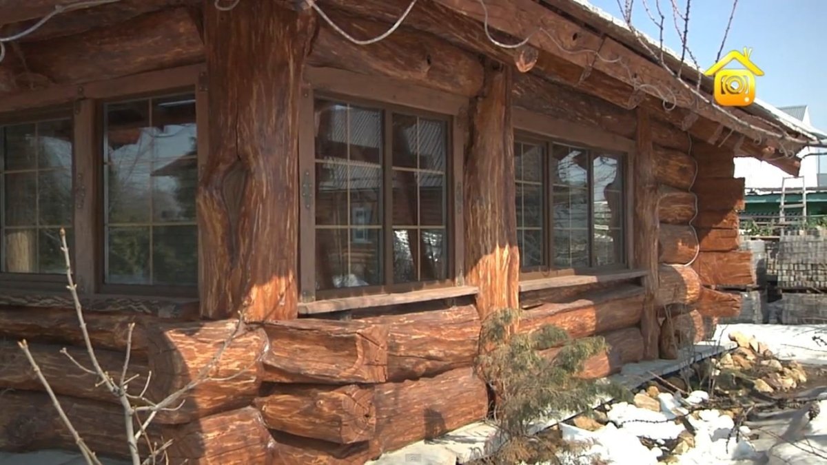 Отделка фасада необрезной доской