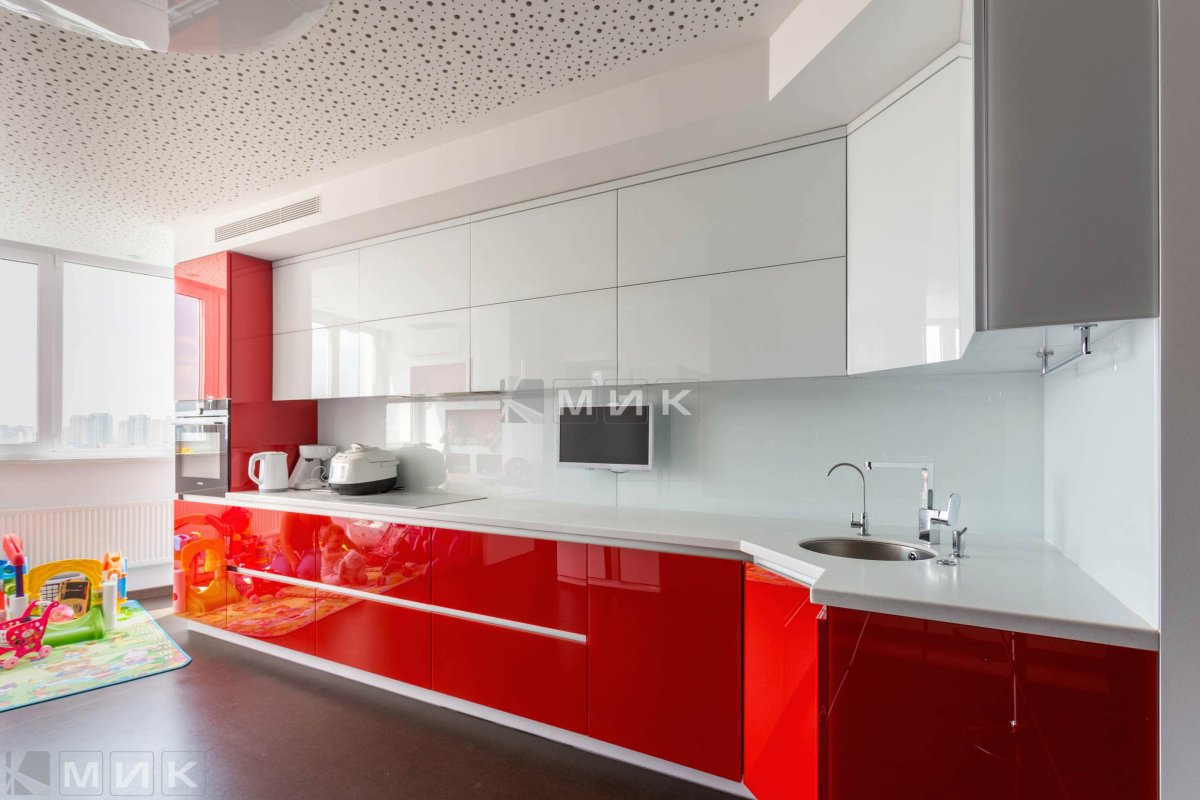 Красно серая кухня
