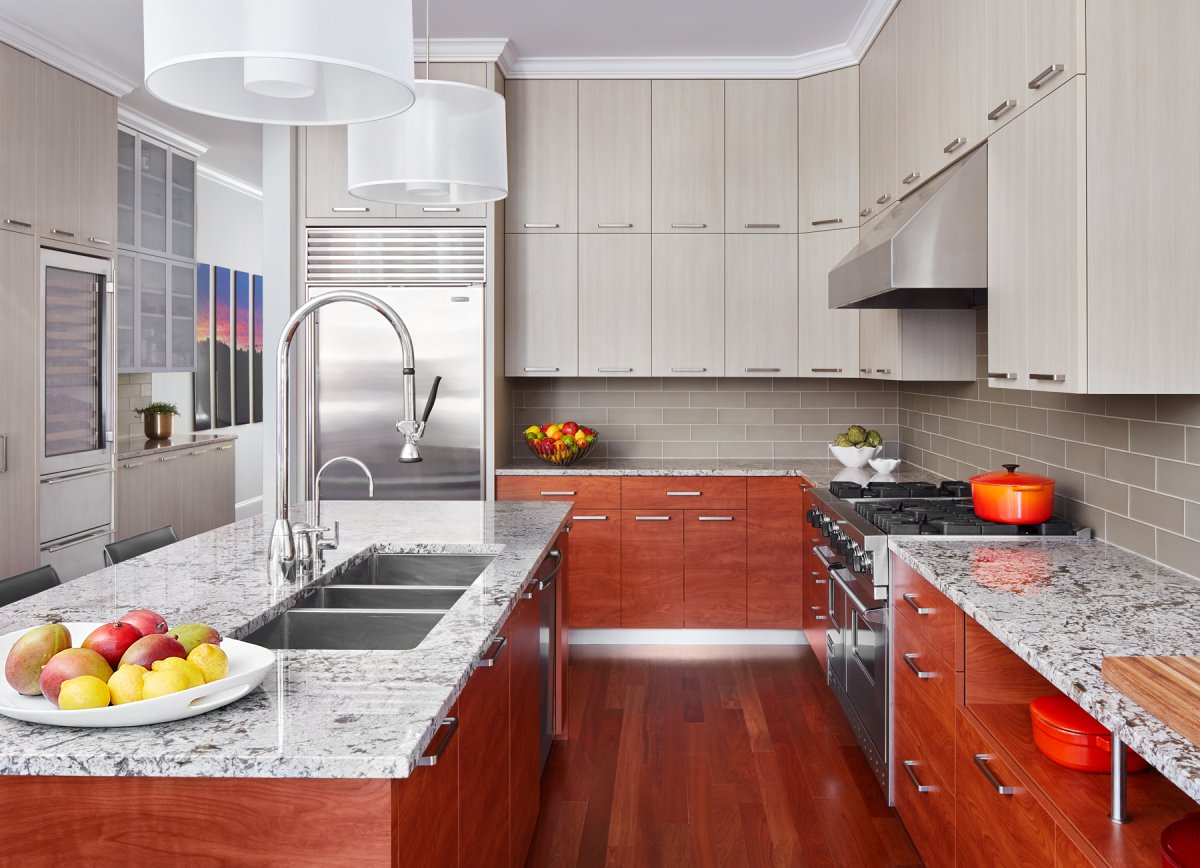 Красная кухня в стиле Минимализм