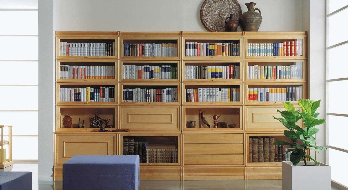 Книжный стеллаж деревянный