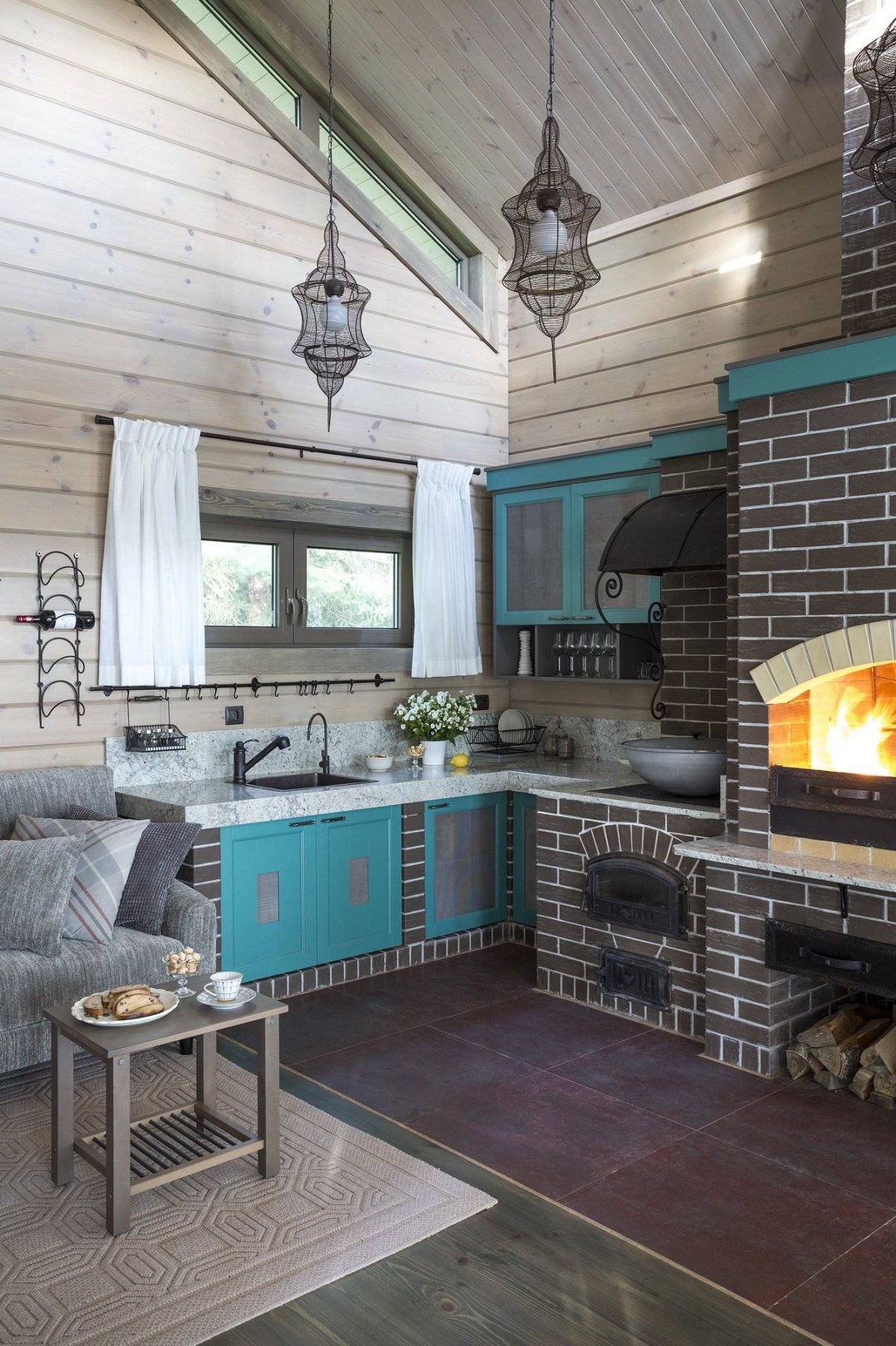 Интерьер кухни с печкой