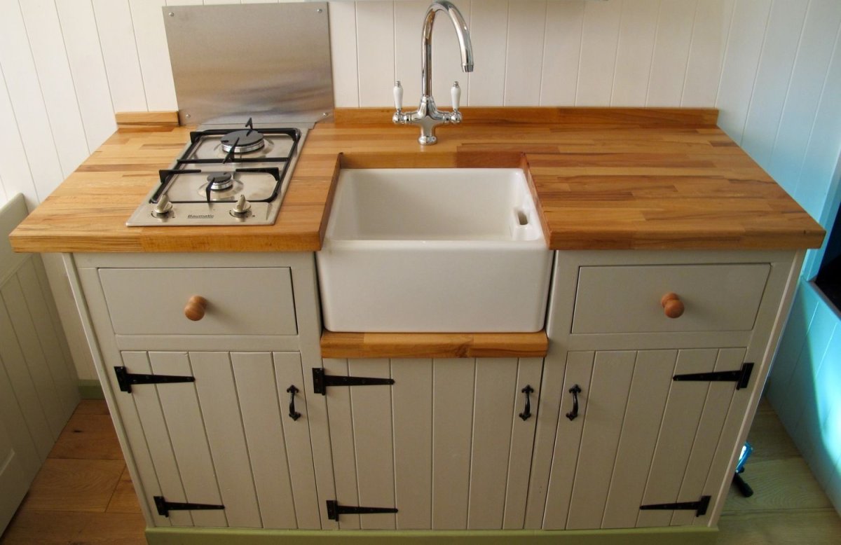 Маленькая кухня в дачном доме