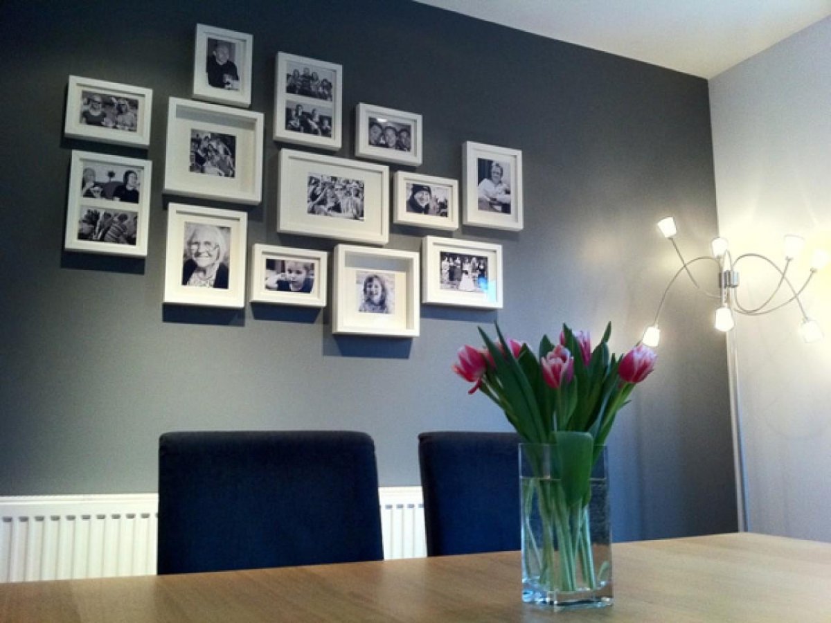 Как красиво оформить стену фотографиями на кухне