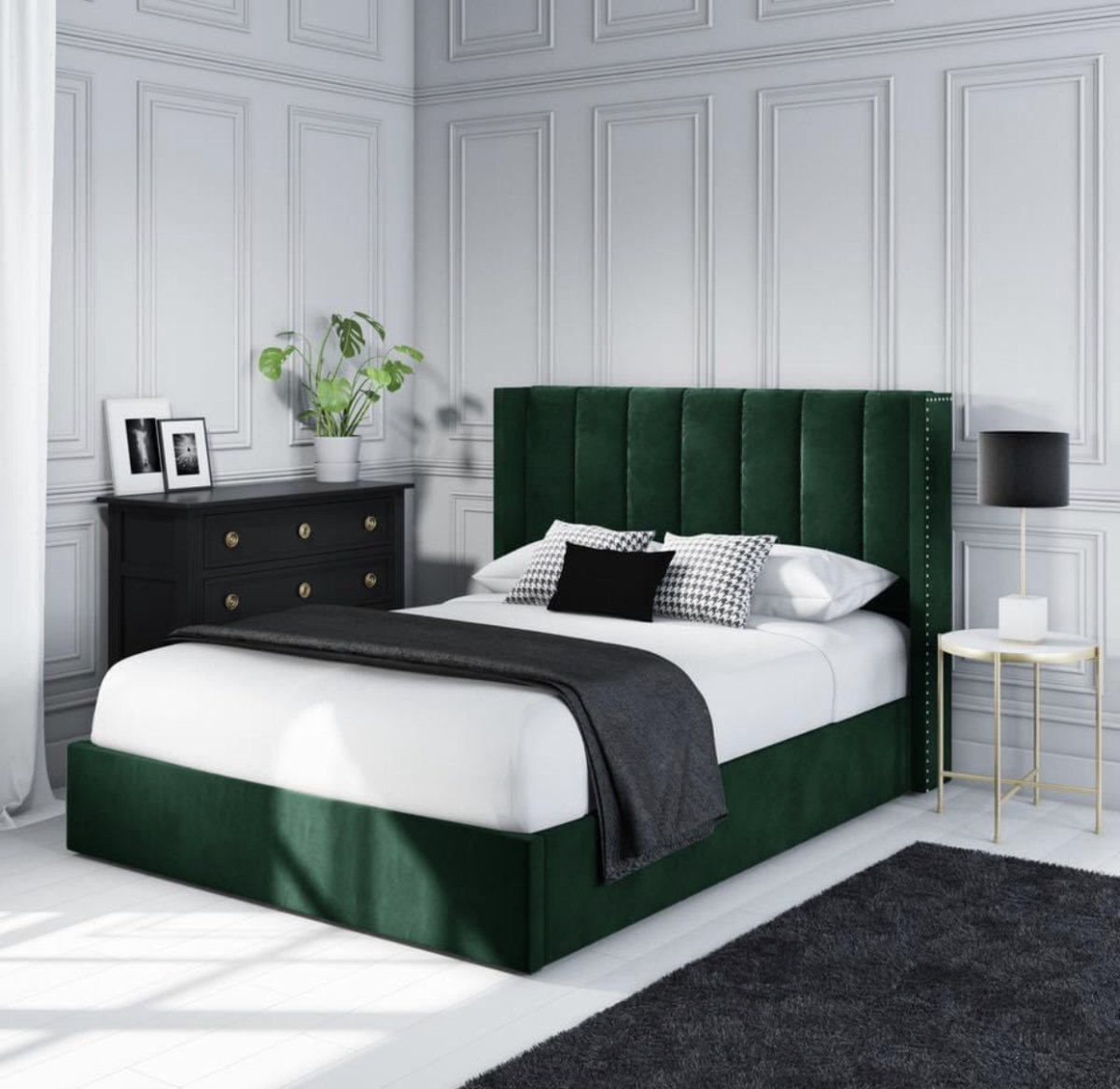 Кровать с мягкой спинкой и металлическими гвоздями