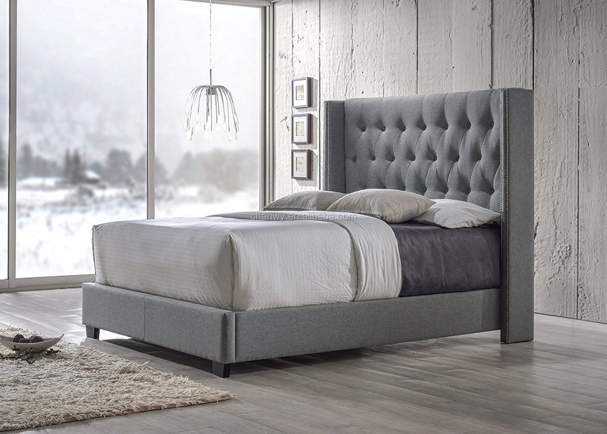 Кровать с белым королевским изголовьем