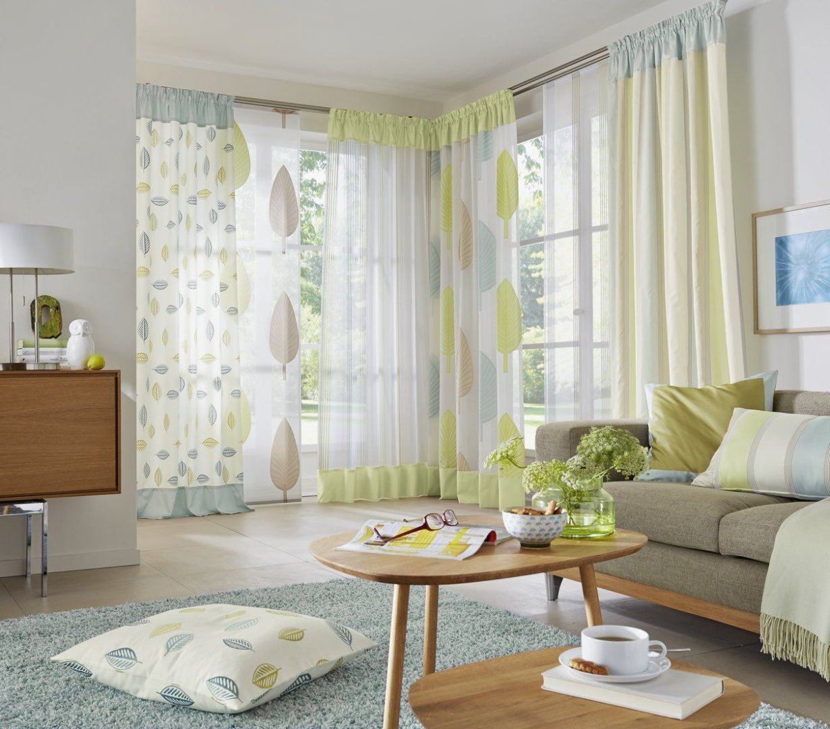 Фисташковые шторы в интерьере