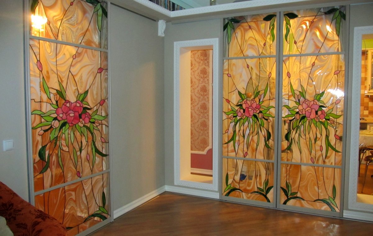 Стеклянные витражи в интерьере